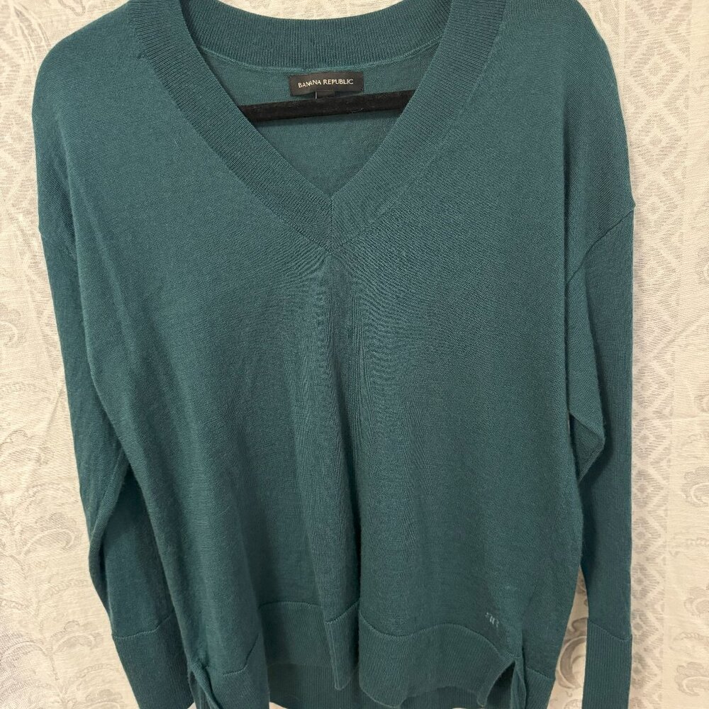 Banana Republic Green VNeck Sweater M